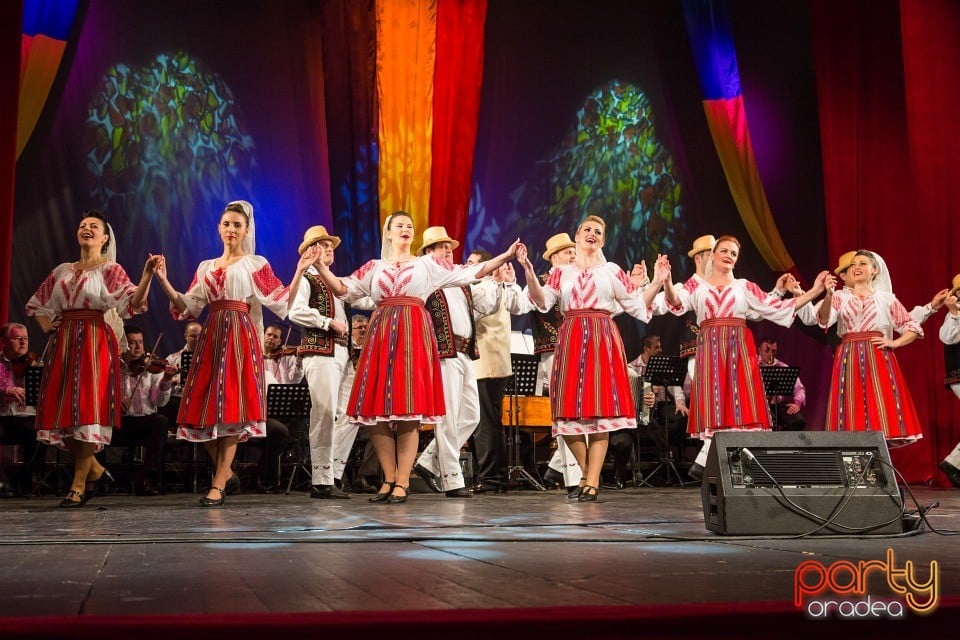 Hai să dăm mână cu mână!, Teatrul Regina Maria