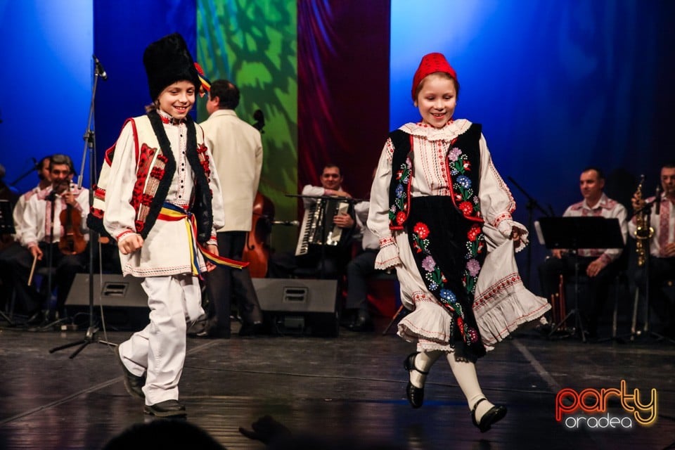 Hai să dăm mână cu mână, Teatrul Regina Maria