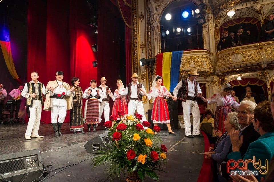 Hai să dăm mână cu mână!, Teatrul Regina Maria