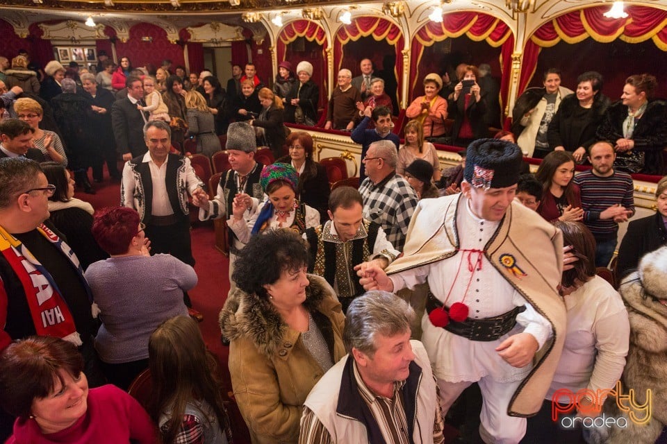 Hai să dăm mână cu mână!, Teatrul Regina Maria