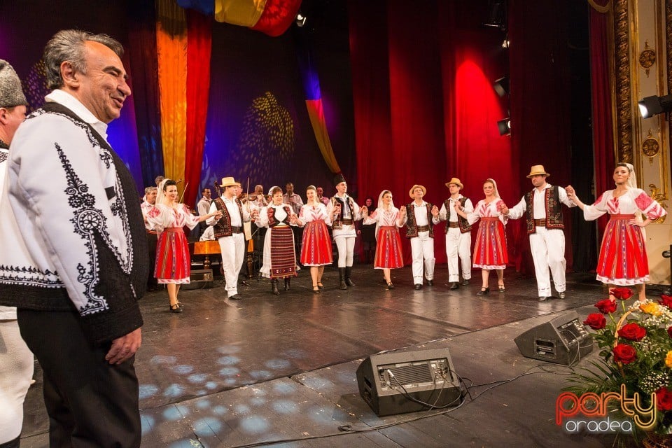 Hai să dăm mână cu mână!, Teatrul Regina Maria