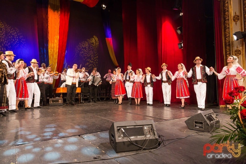 Hai să dăm mână cu mână!, Teatrul Regina Maria