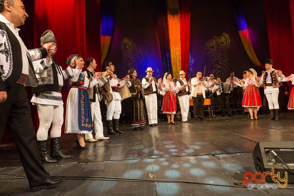 Hai să dăm mână cu mână!, Teatrul Regina Maria