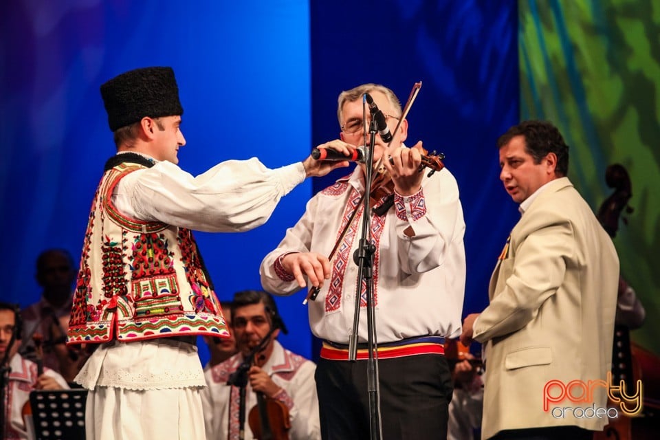 Hai să dăm mână cu mână, Teatrul Regina Maria