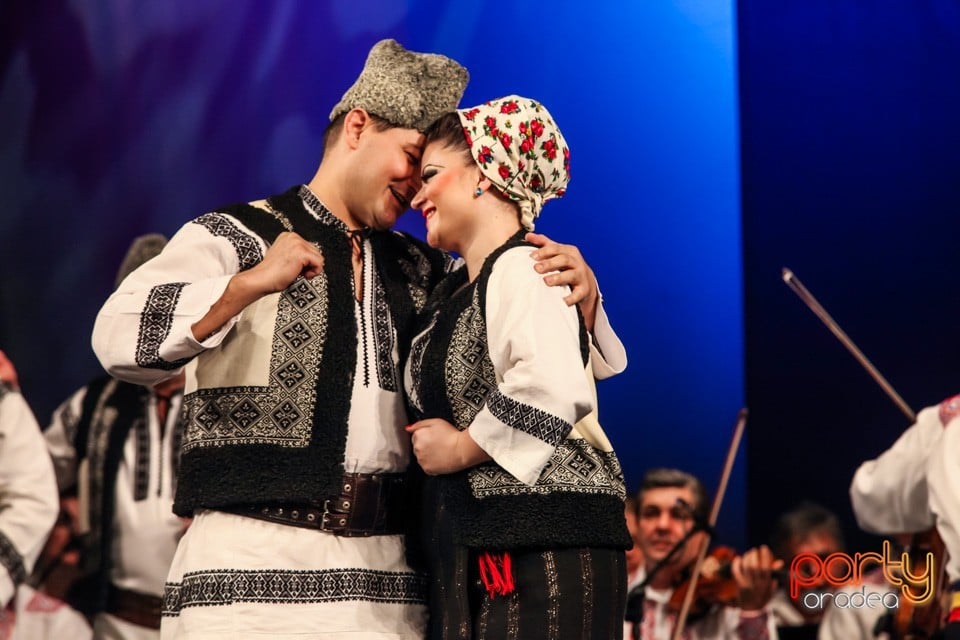 Hai să dăm mână cu mână, Teatrul Regina Maria