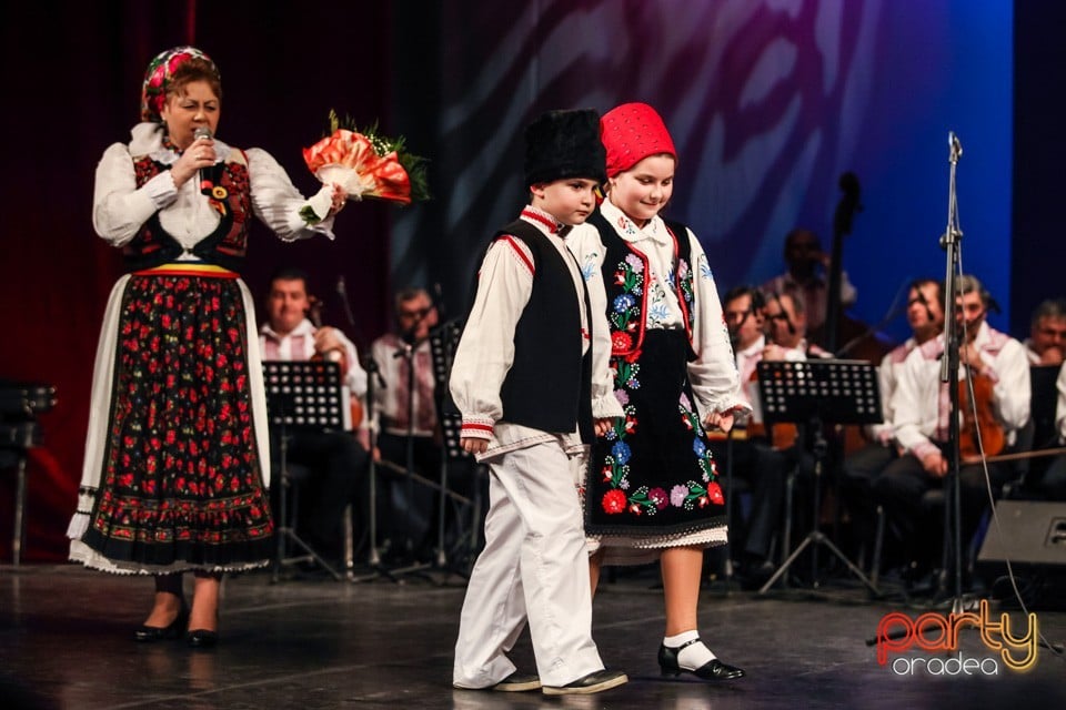 Hai să dăm mână cu mână, Teatrul Regina Maria