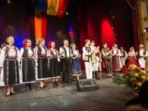 Hai să dăm mână cu mână!