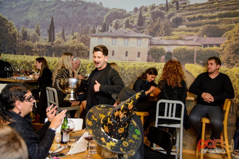 Hallo-Wine Party,