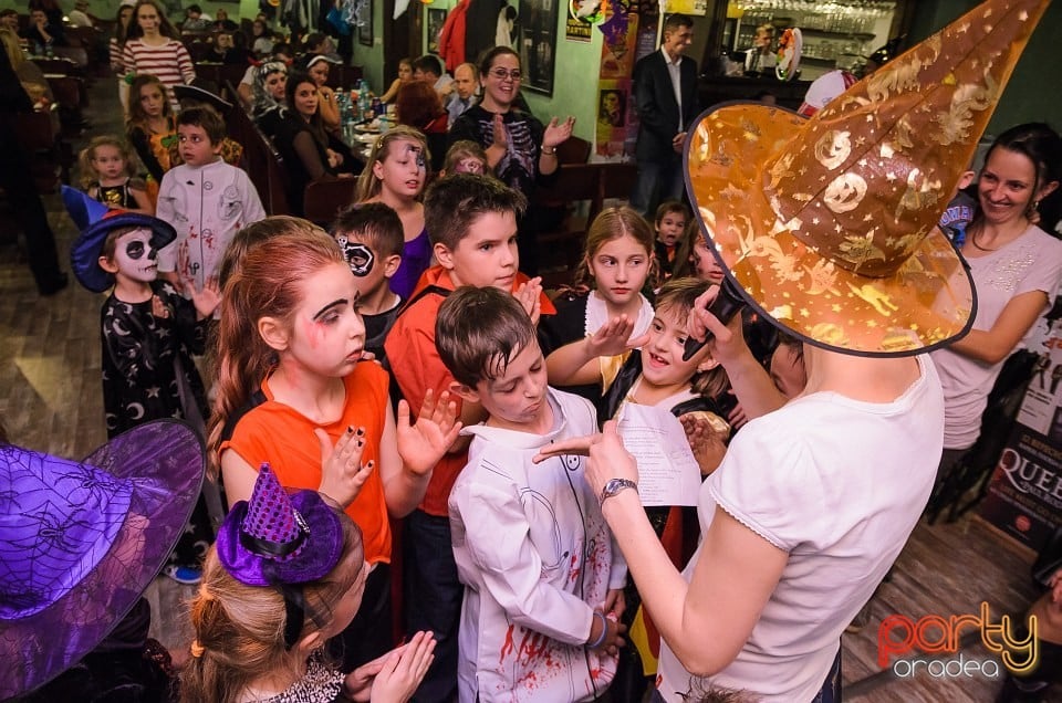 Halloween Ball, Queen's Music Pub