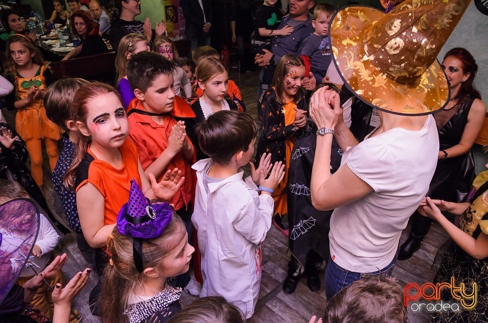 Halloween Ball, Queen's Music Pub