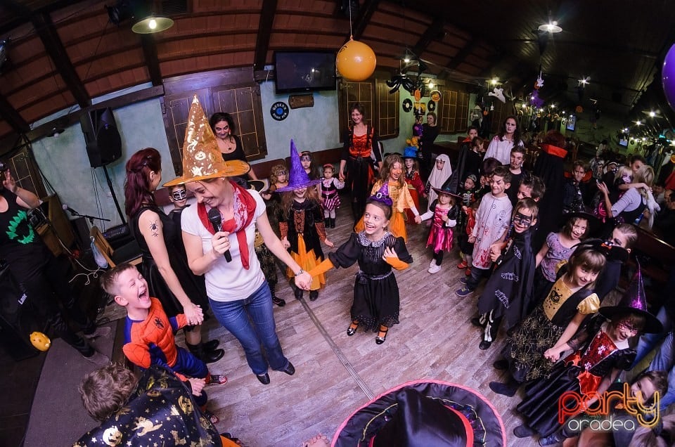Halloween Ball, Queen's Music Pub