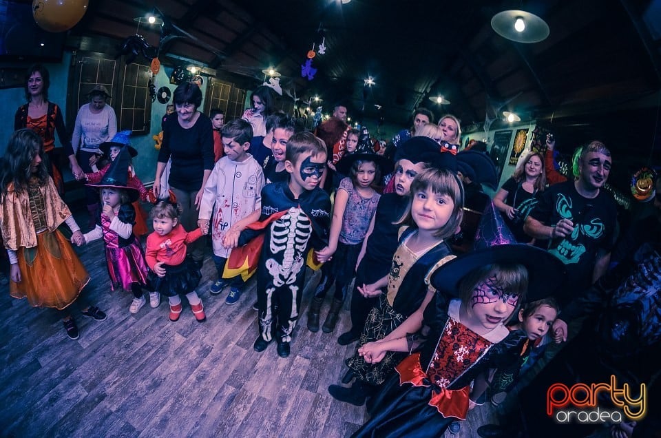 Halloween Ball, Queen's Music Pub