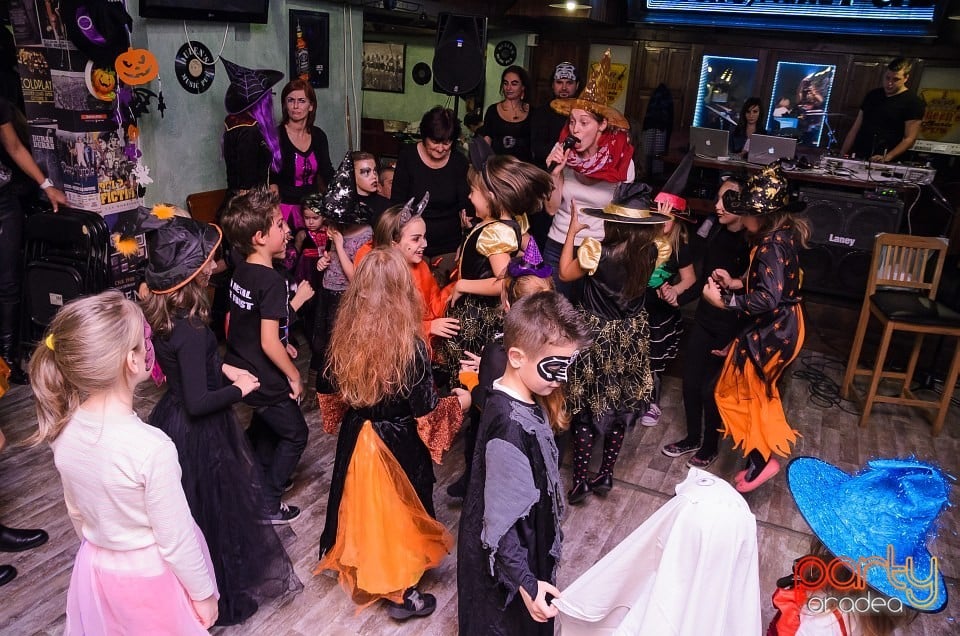 Halloween Ball, Queen's Music Pub