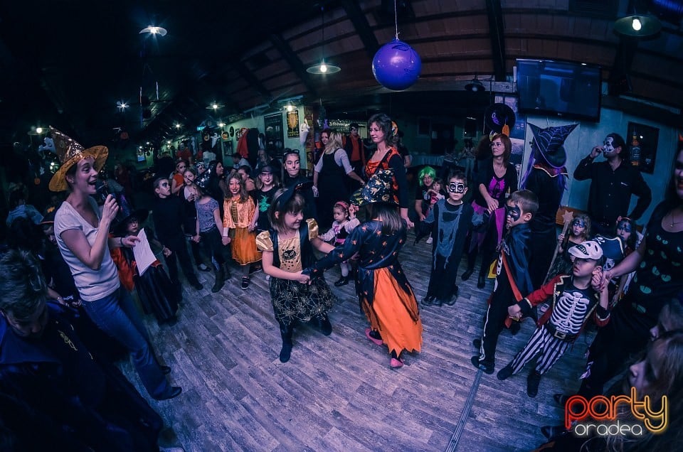 Halloween Ball, Queen's Music Pub