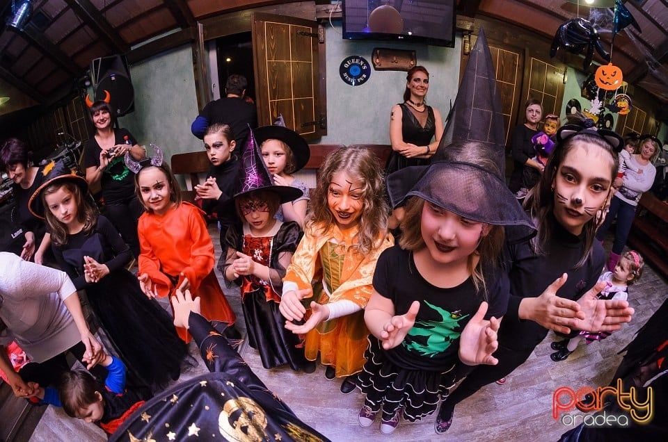 Halloween Ball, Queen's Music Pub