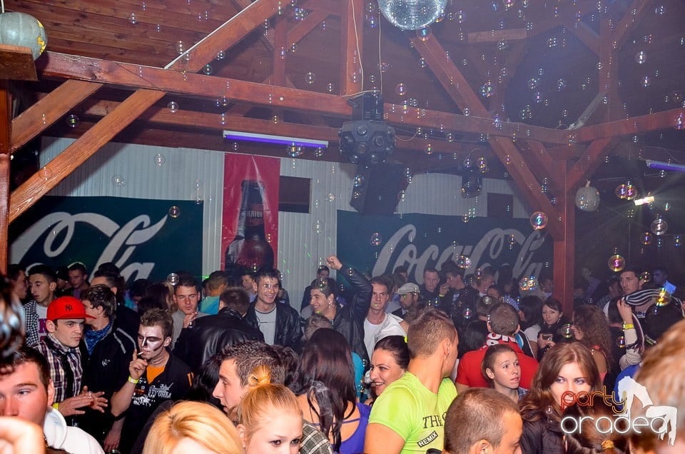 Halloween Party & Laser Show în Faház,