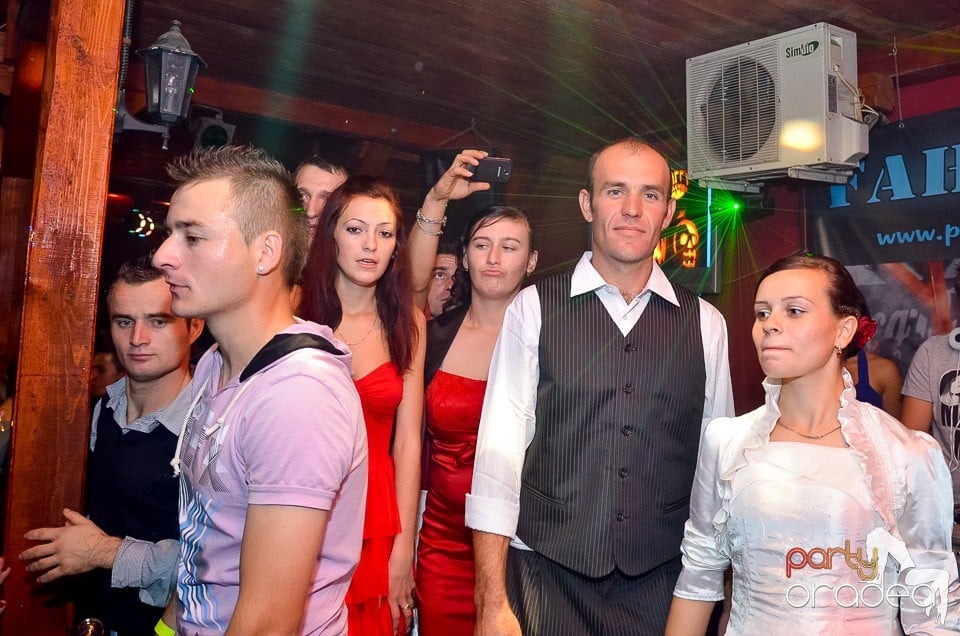 Halloween Party & Laser Show în Faház,