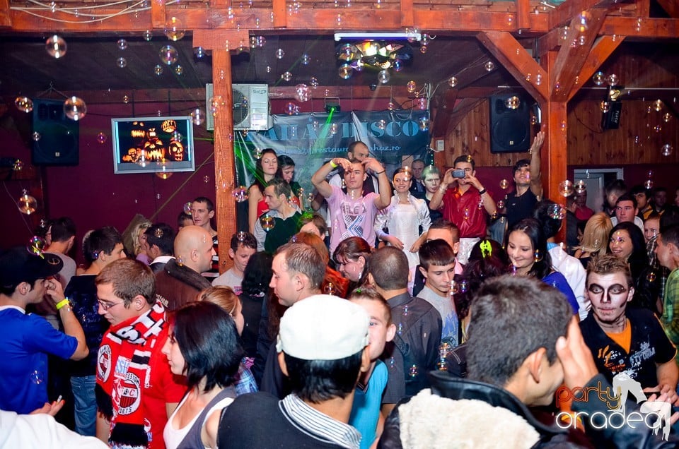 Halloween Party & Laser Show în Faház,