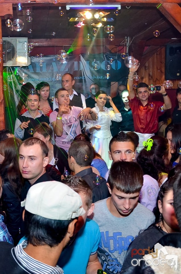 Halloween Party & Laser Show în Faház,
