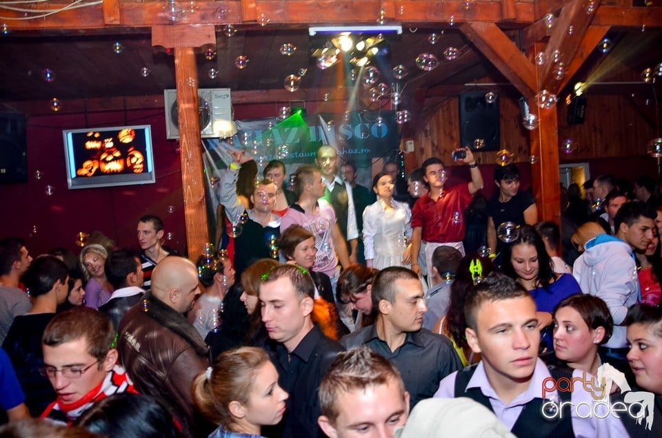 Halloween Party & Laser Show în Faház,