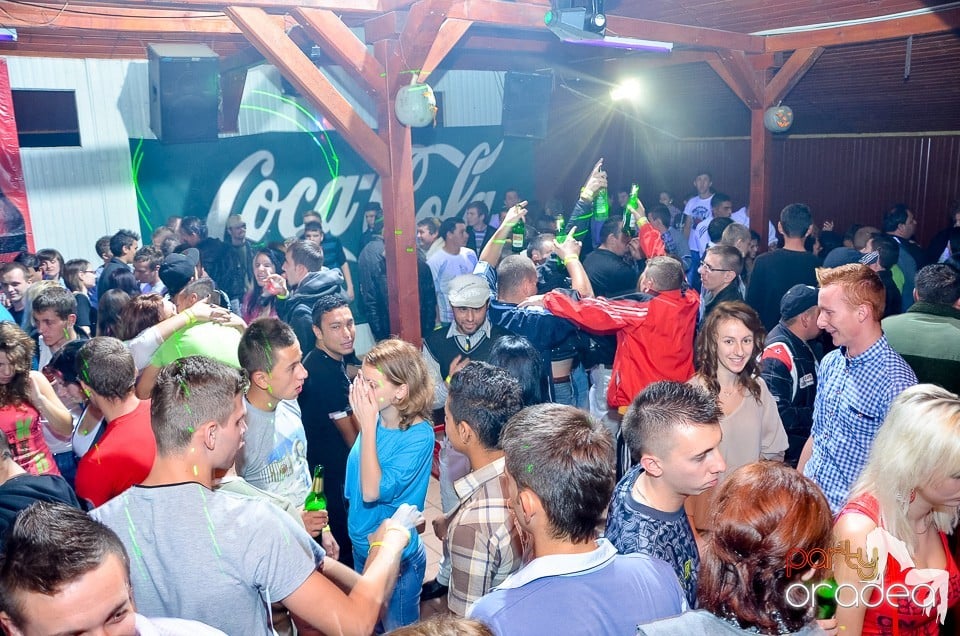 Halloween Party & Laser Show în Faház,