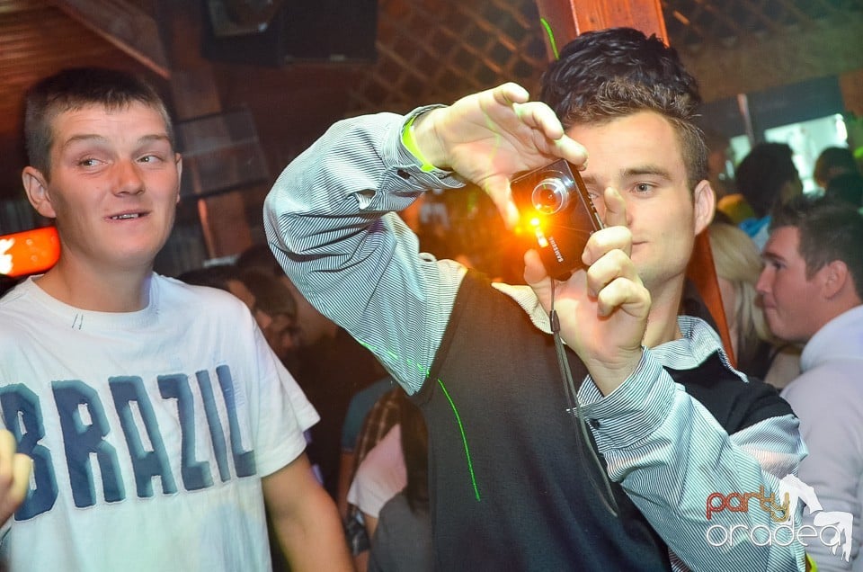 Halloween Party & Laser Show în Faház,