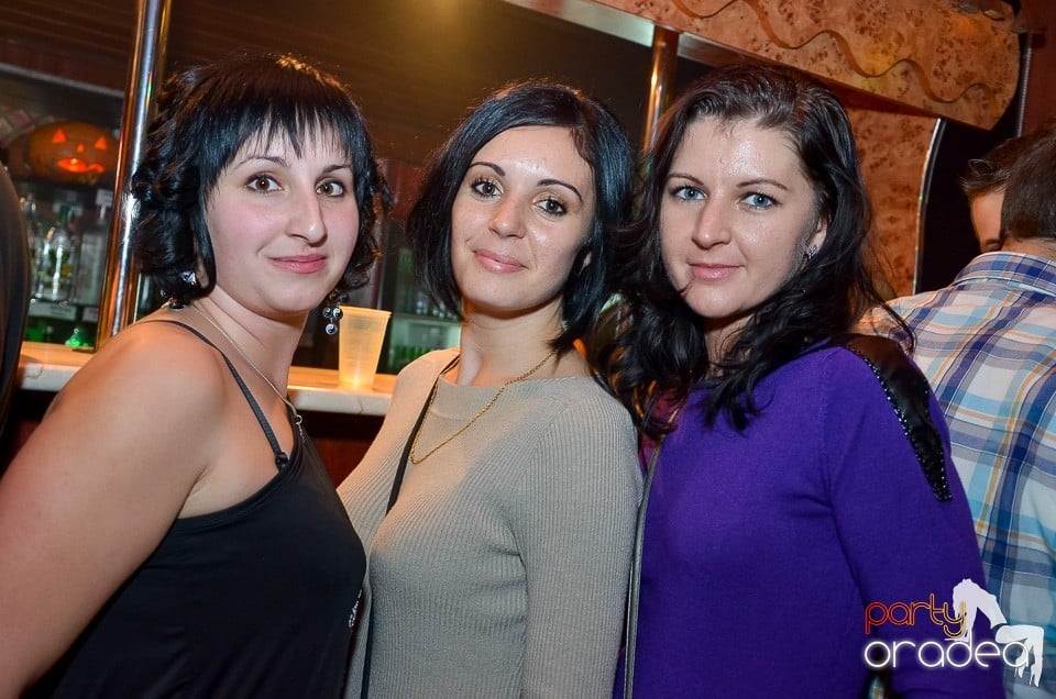 Halloween Party & Laser Show în Faház,