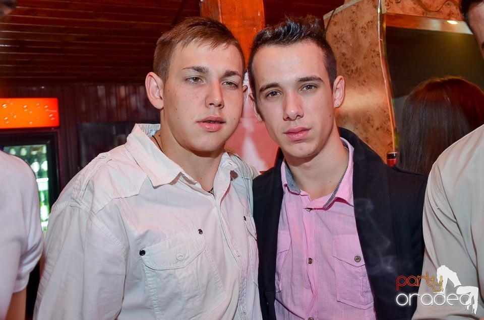 Halloween Party & Laser Show în Faház,