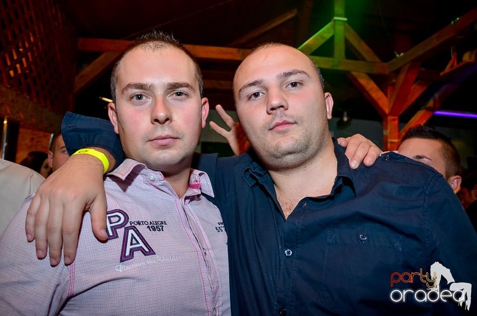 Halloween Party & Laser Show în Faház,