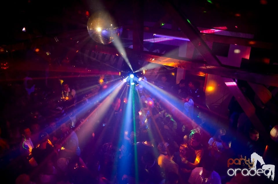 Halloween Party & Laser Show în Faház,