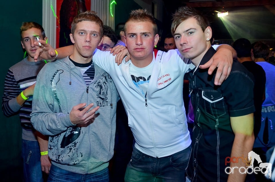 Halloween Party & Laser Show în Faház,