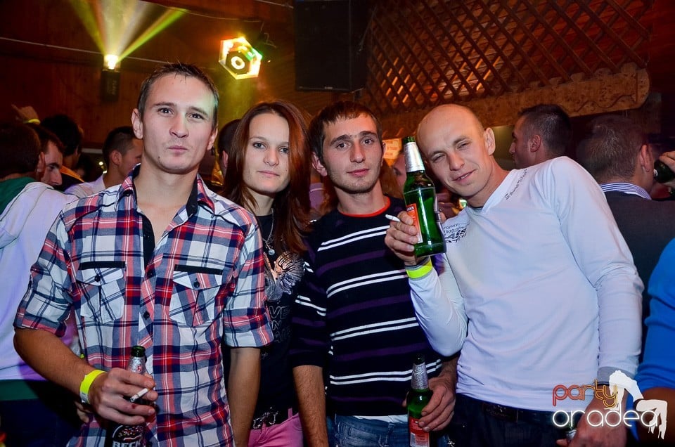 Halloween Party & Laser Show în Faház,