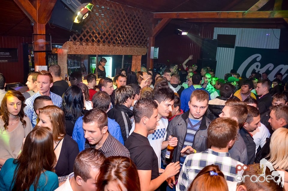 Halloween Party & Laser Show în Faház,