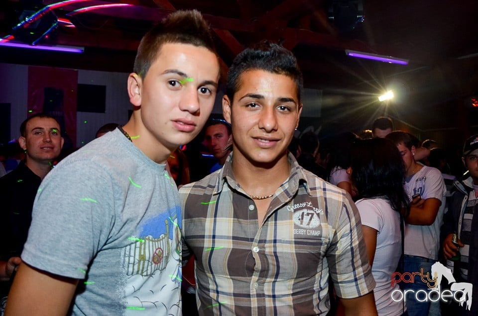 Halloween Party & Laser Show în Faház,