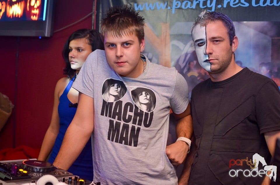 Halloween Party & Laser Show în Faház,
