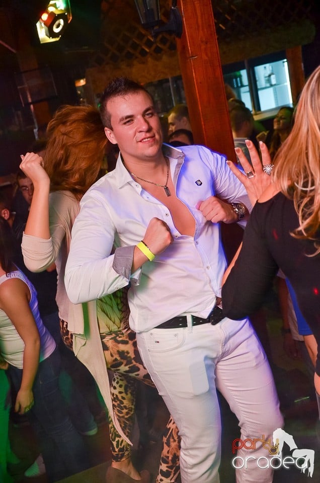 Halloween Party & Laser Show în Faház,