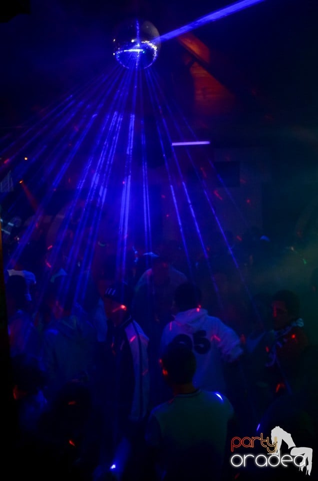 Halloween Party & Laser Show în Faház,