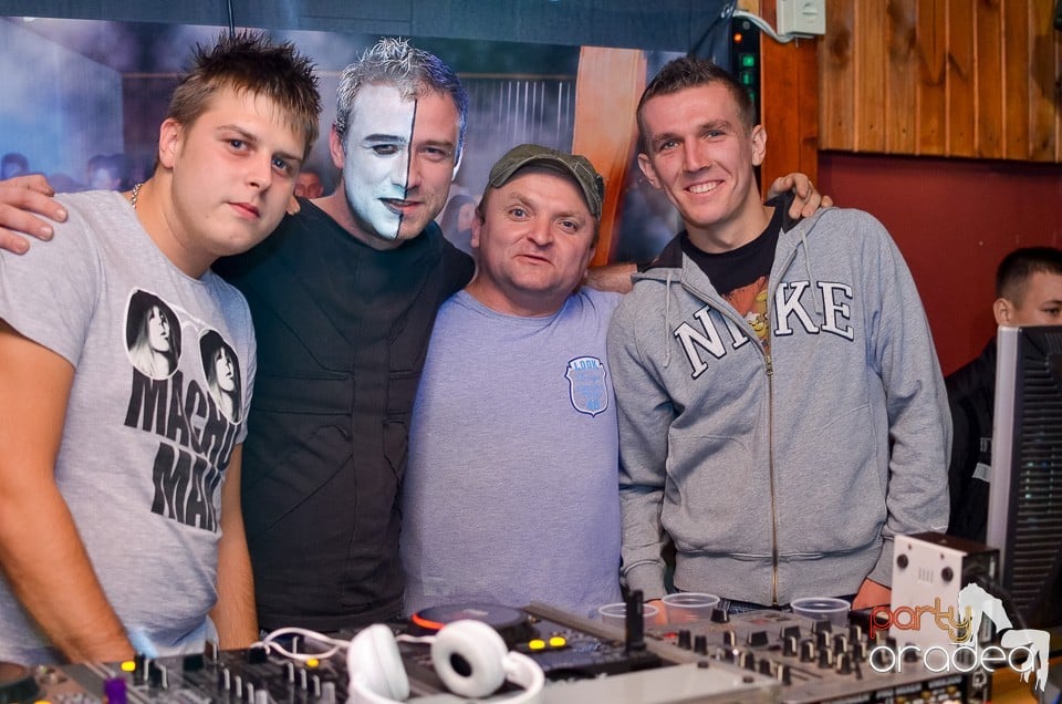 Halloween Party & Laser Show în Faház,