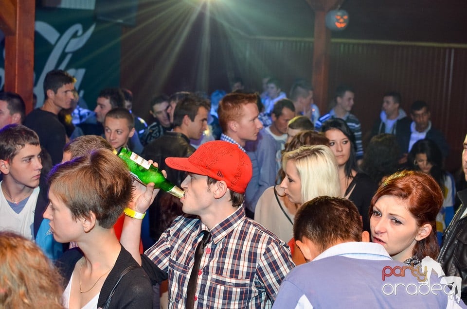 Halloween Party & Laser Show în Faház,