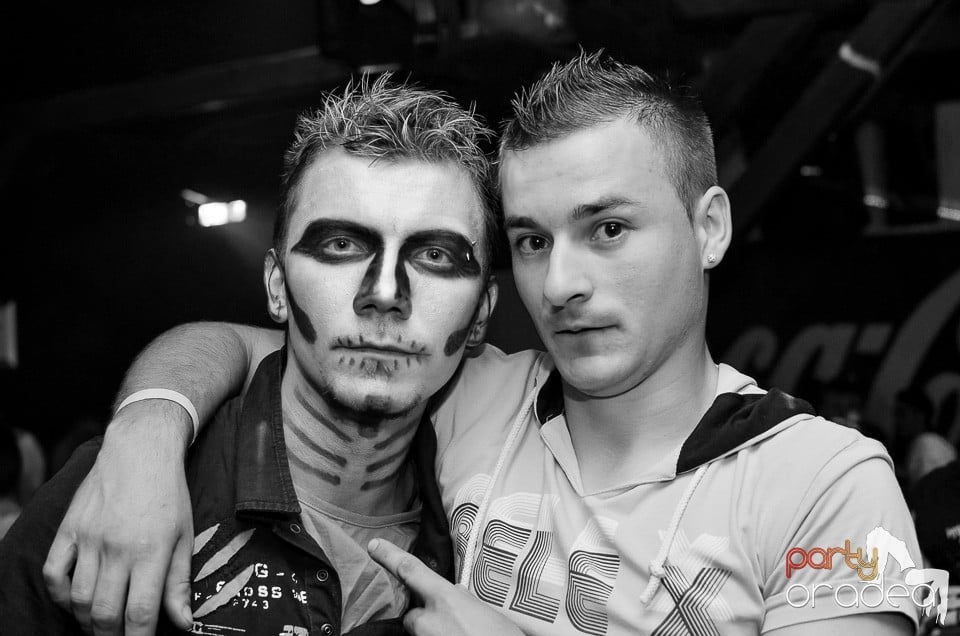 Halloween Party & Laser Show în Faház,