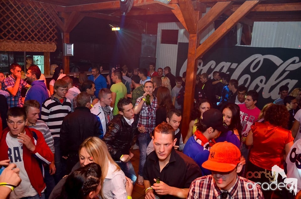 Halloween Party & Laser Show în Faház,