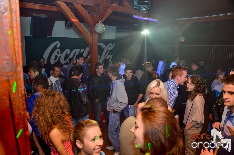Halloween Party & Laser Show în Faház,
