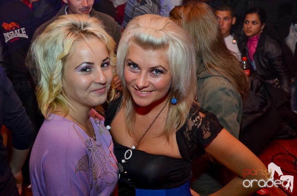 Halloween Party & Laser Show în Faház,