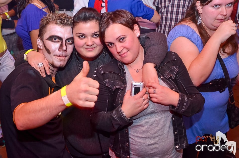 Halloween Party & Laser Show în Faház,
