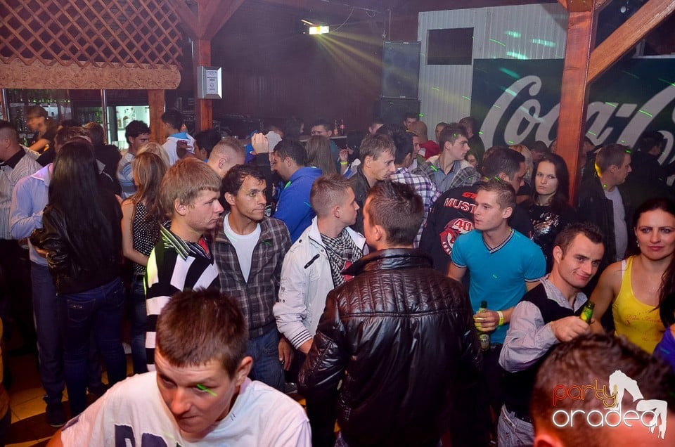 Halloween Party & Laser Show în Faház,