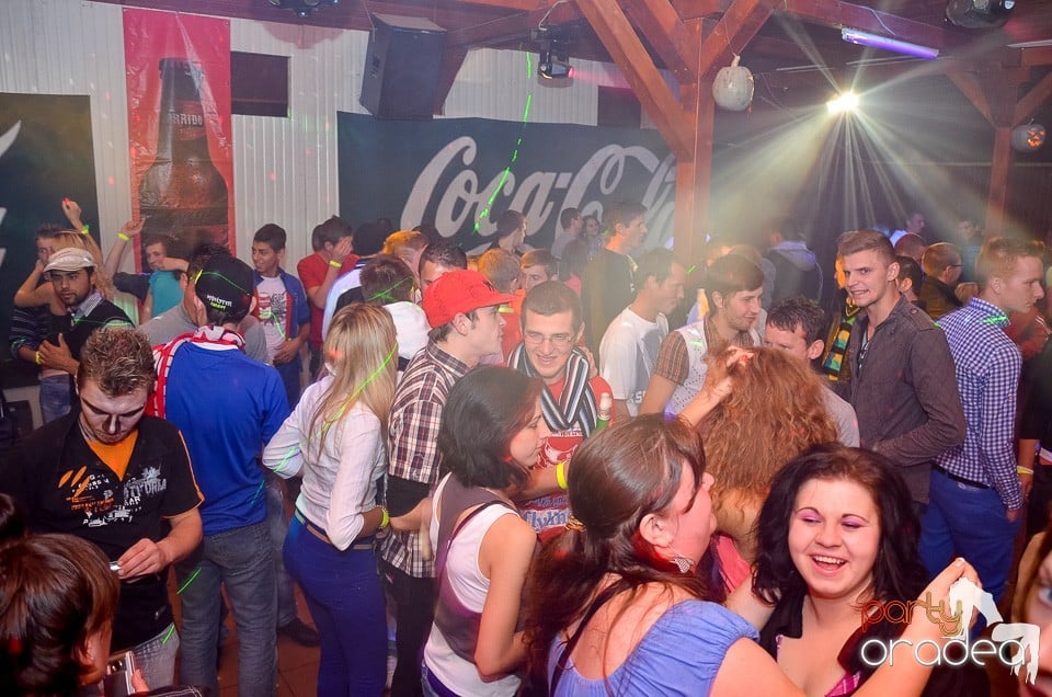 Halloween Party & Laser Show în Faház,