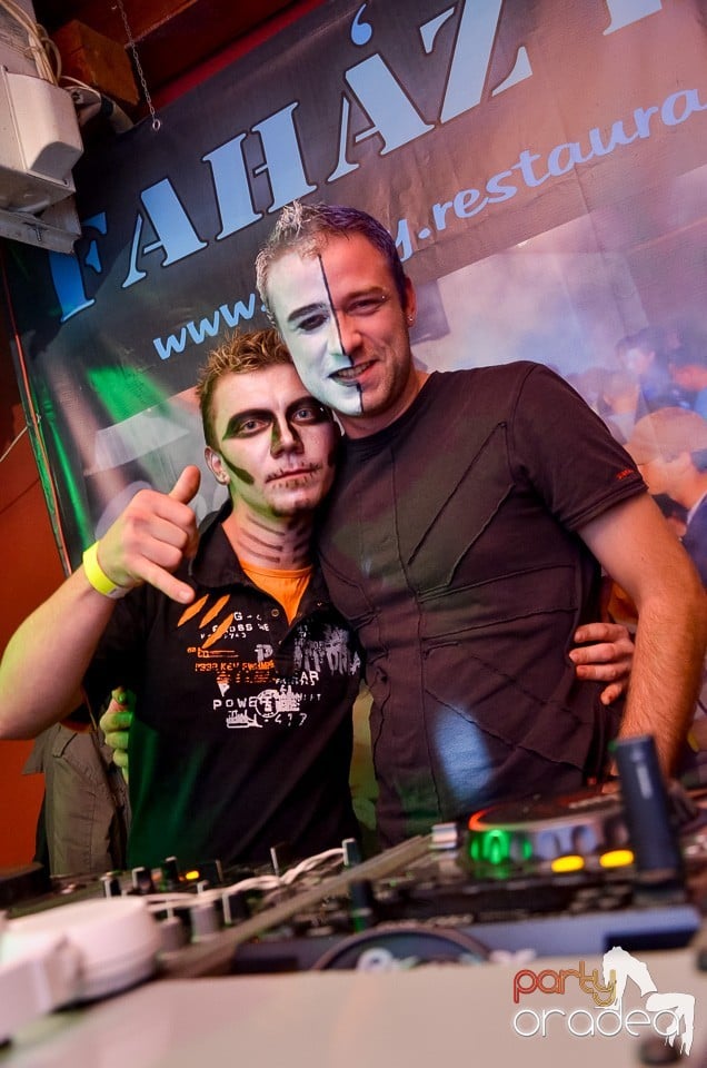 Halloween Party & Laser Show în Faház,