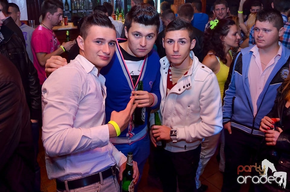 Halloween Party & Laser Show în Faház,