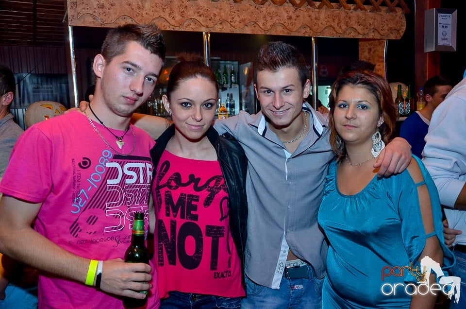 Halloween Party & Laser Show în Faház,