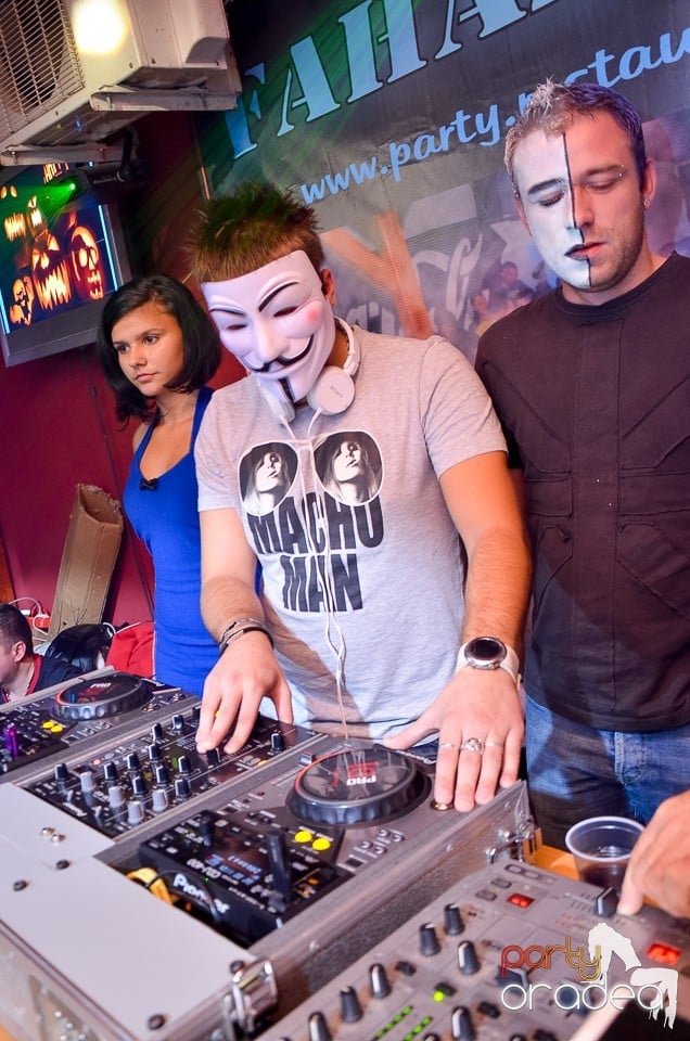 Halloween Party & Laser Show în Faház,